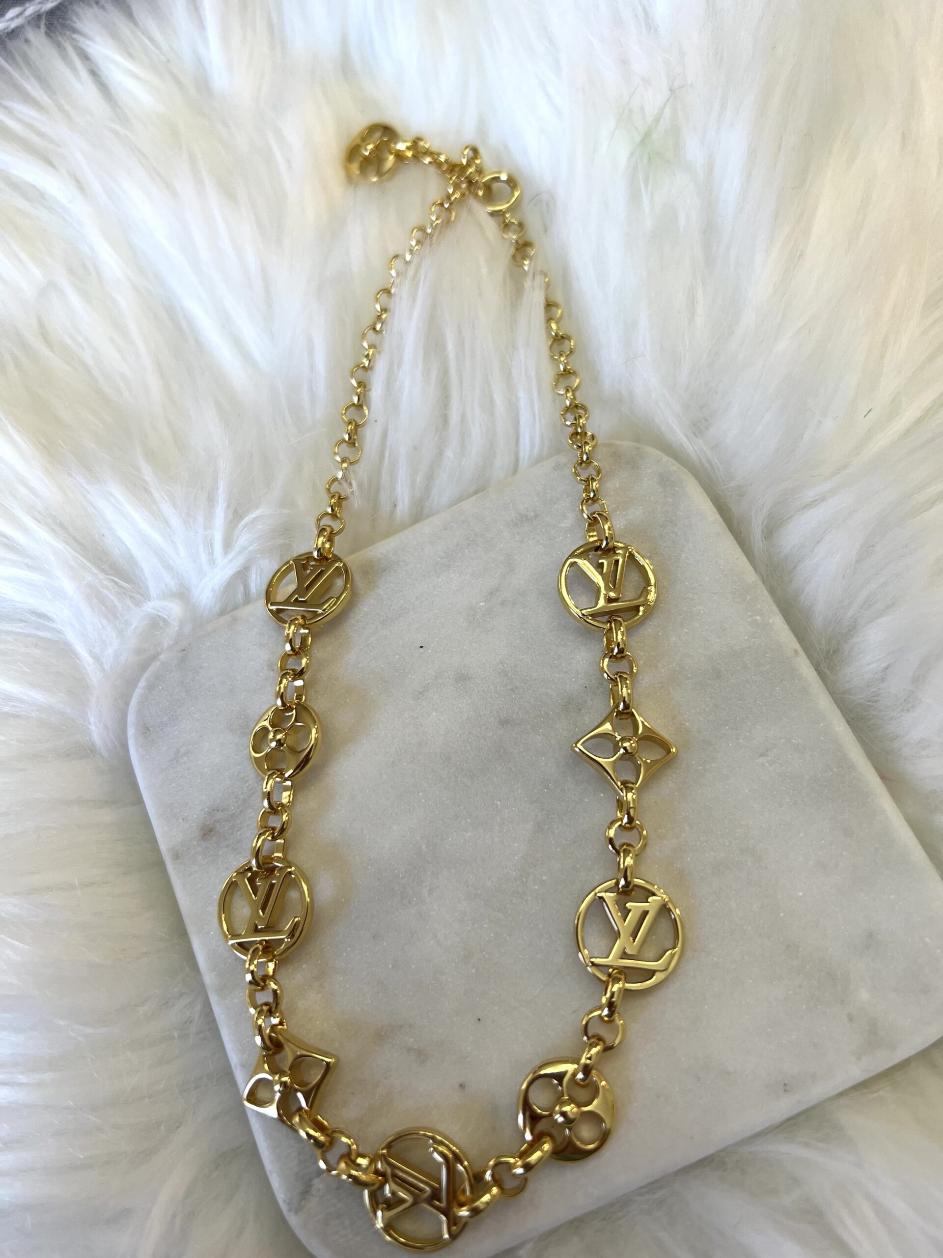 Gold Basic Necklace - Avanti Store