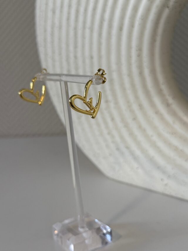 L HEART EARRING - Image 2