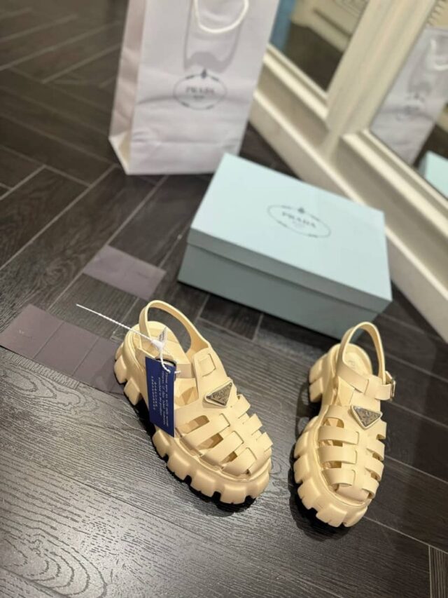 P SUMMER SANDALS