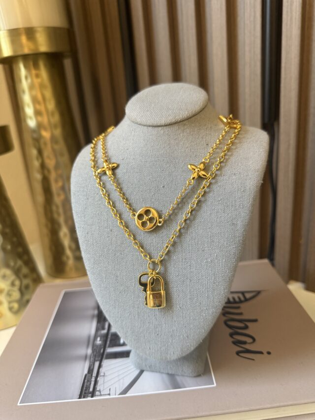L GOLD SET NECKLACE