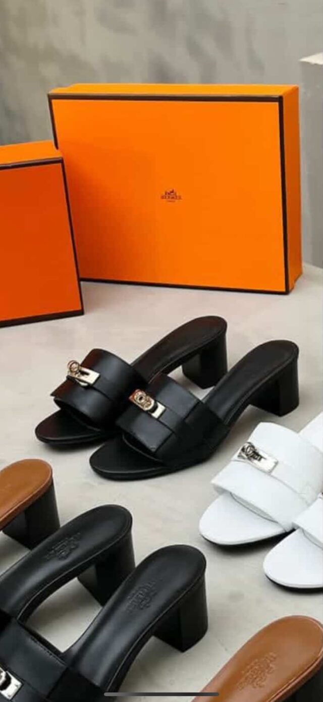 H SANDALS PREORDEN