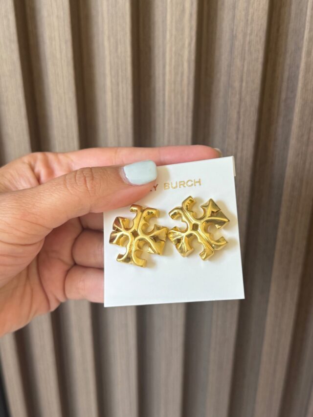 T BIG EARRING