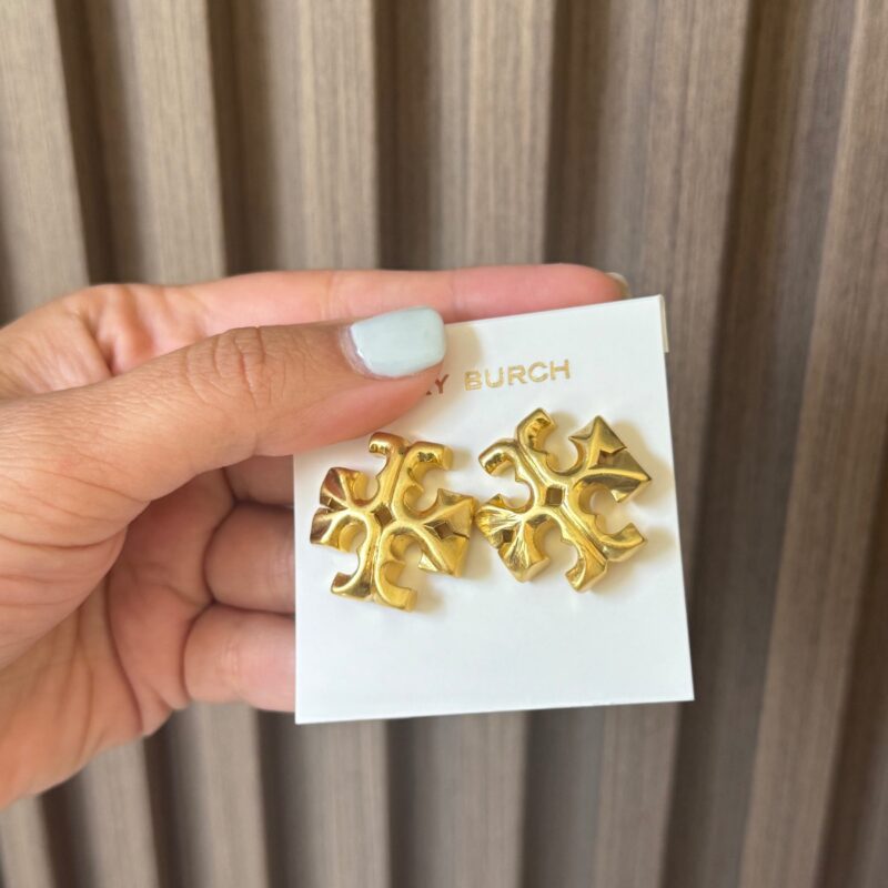 T BIG EARRING