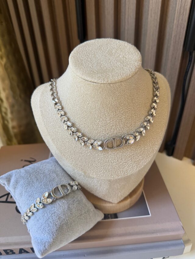 D SILVER NECKLACE