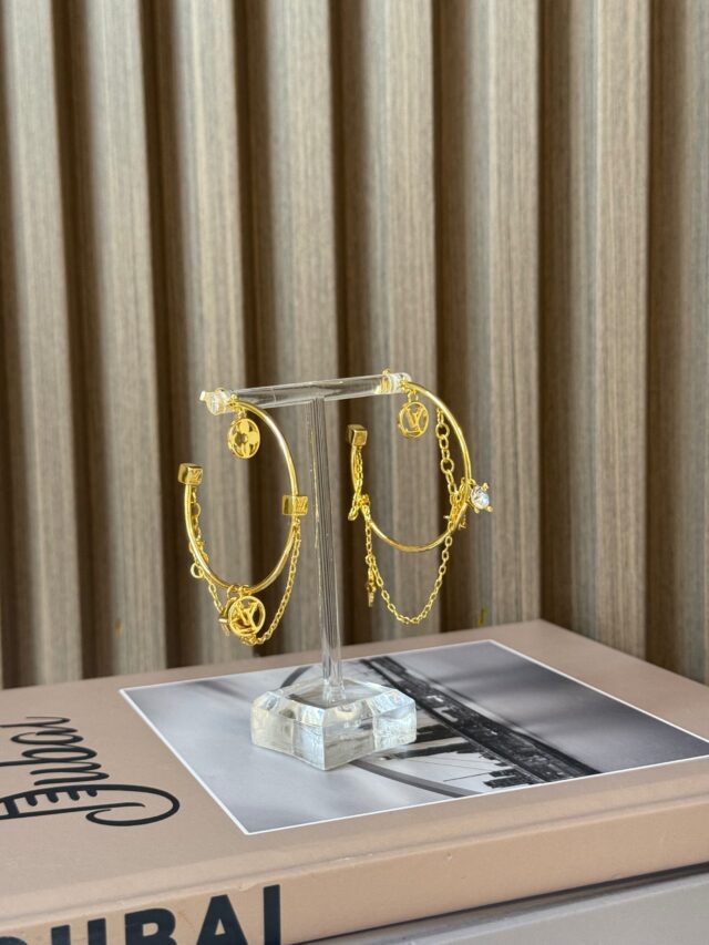 L GOLD HOOP - Image 3