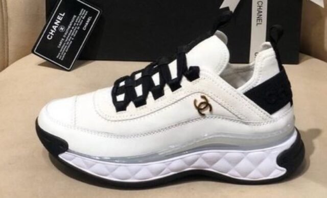 C SNEAKERS SIZE 8US