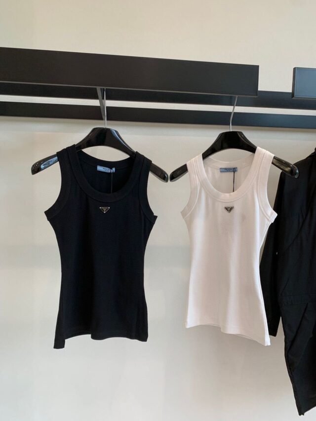 P WHITE & BLACK TANK