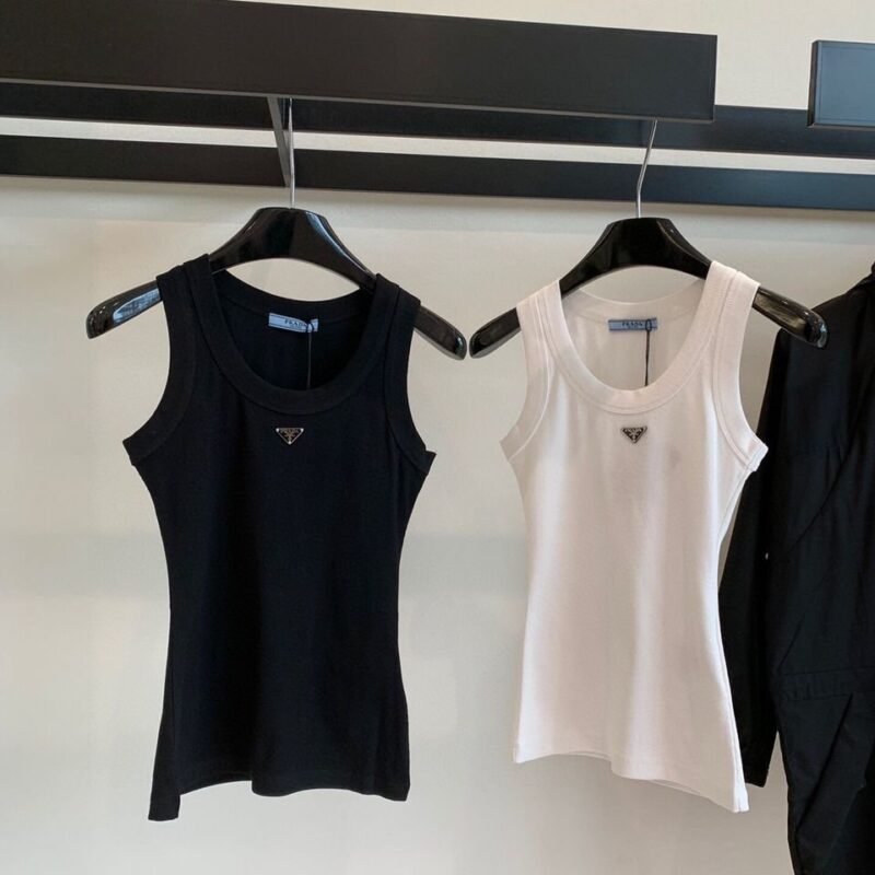 P WHITE & BLACK TANK