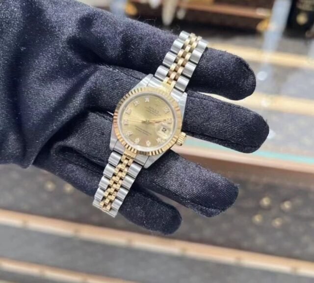 R SILVER AND GOLD 31 MM WATCH - Image 3