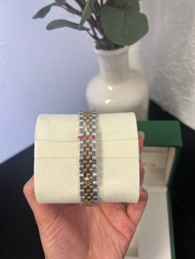 R SILVER AND GOLD 31 MM WATCH - Image 2