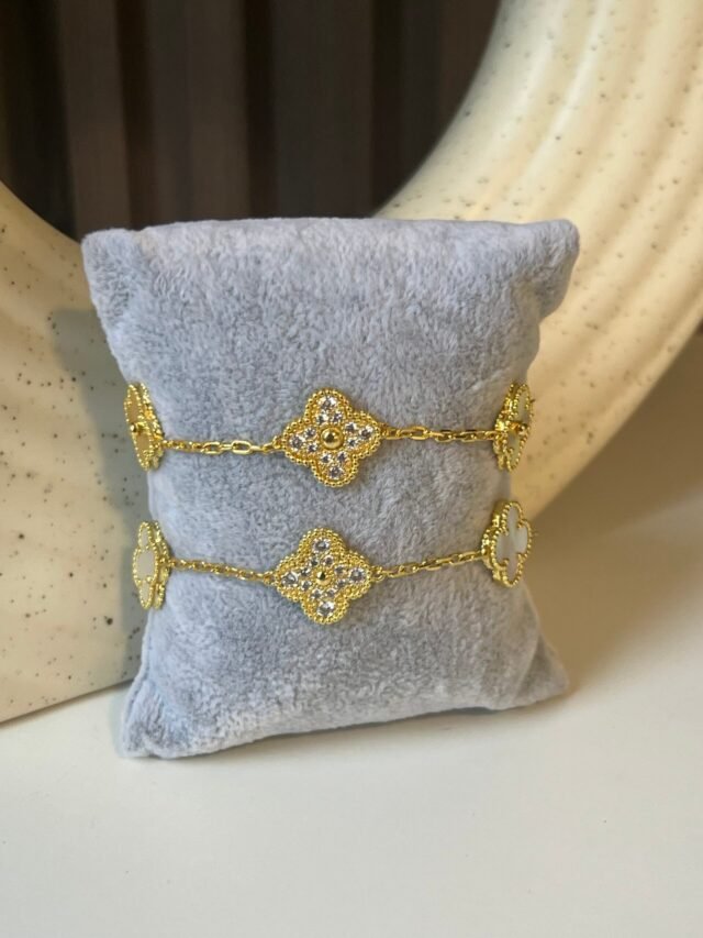 CLOVER DIAMOND BRACELET - Image 2