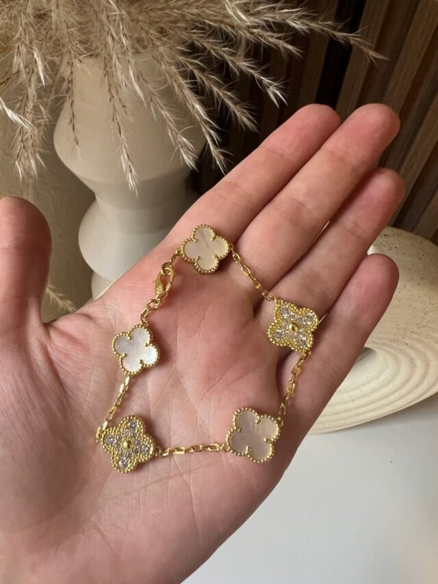 CLOVER DIAMOND BRACELET - Image 4