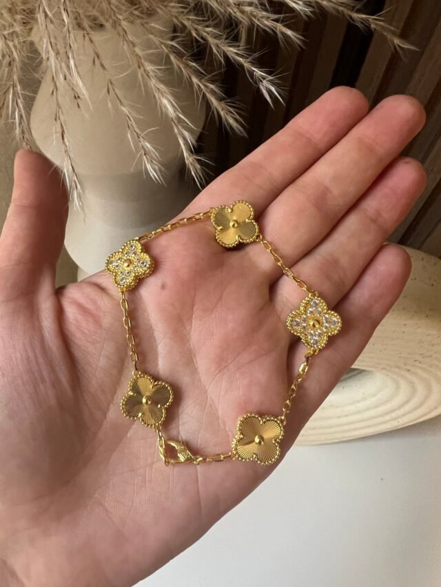CLOVER DIAMOND BRACELET - Image 3