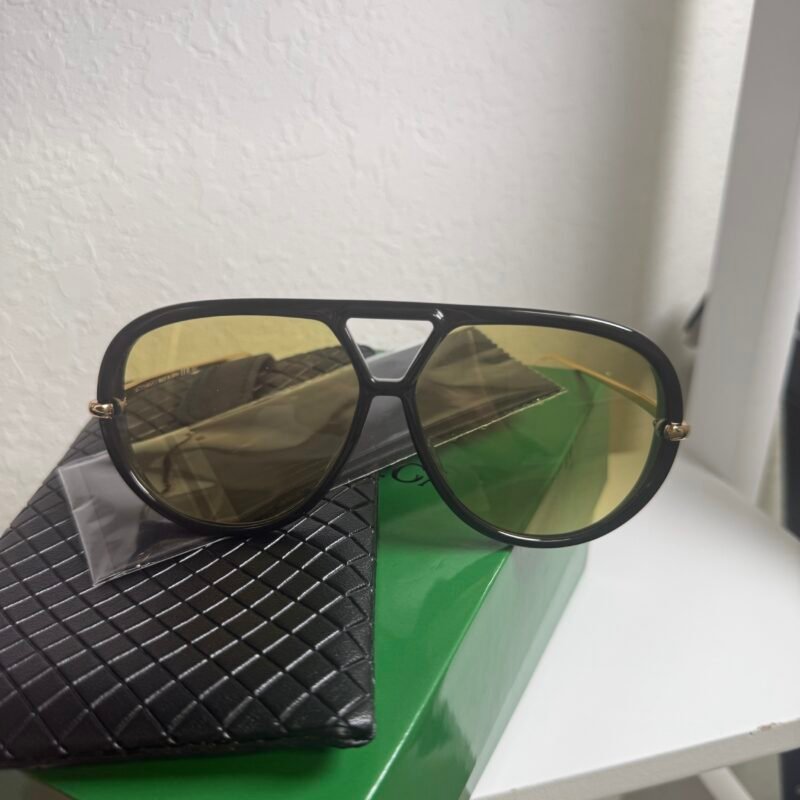 B AVAILABLE SUNGLASSES