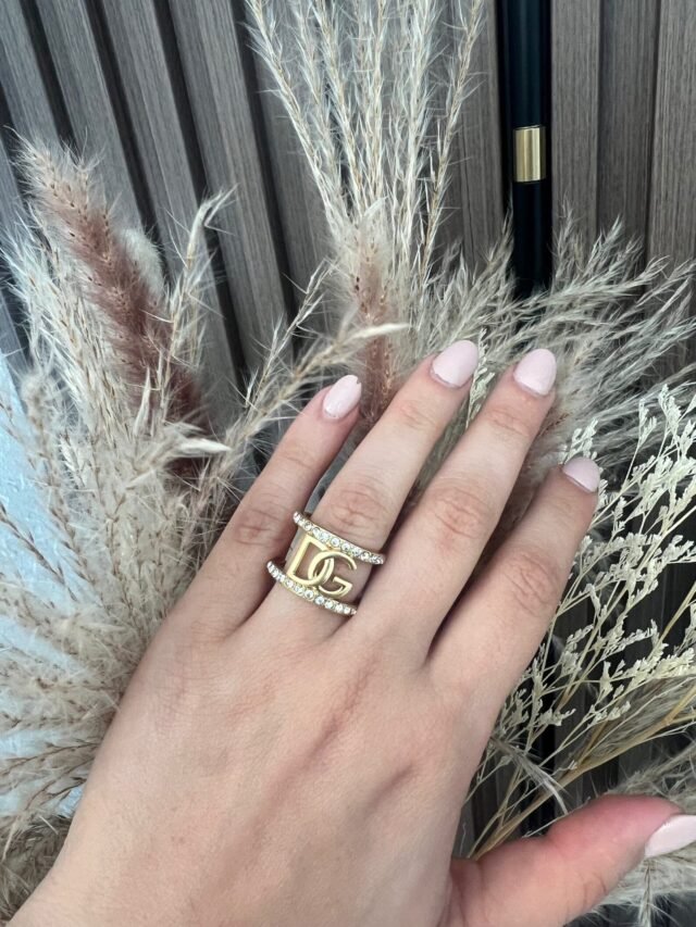 D DIAMOND GOLD RING