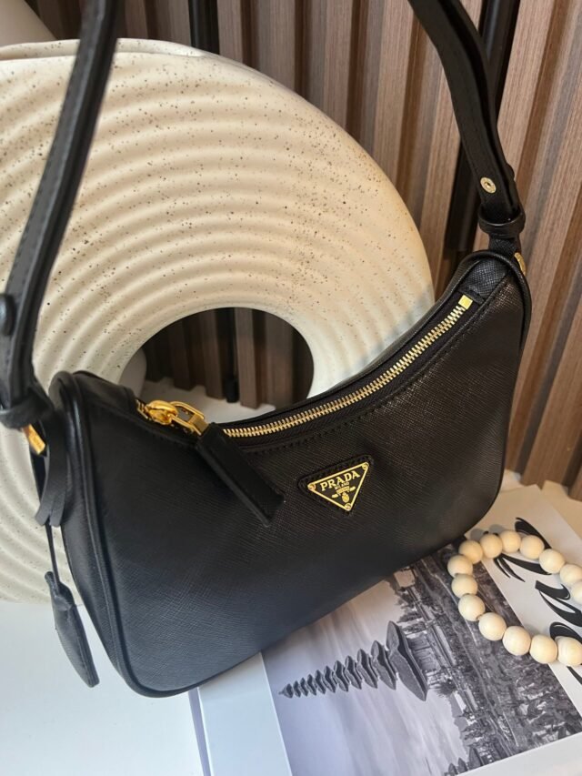 P BLACK SIGN GOLD BAG