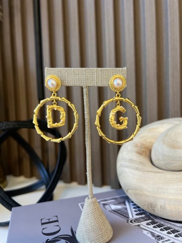 D GOLD HOOP
