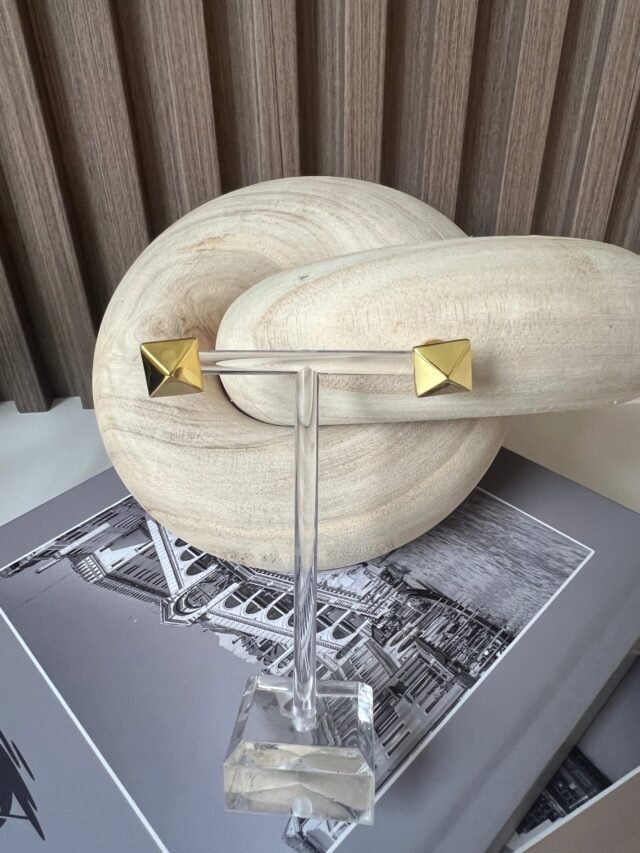 V GEOMETRIC EARRING - Image 2