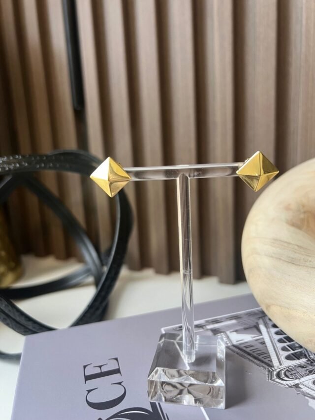 V GEOMETRIC EARRING