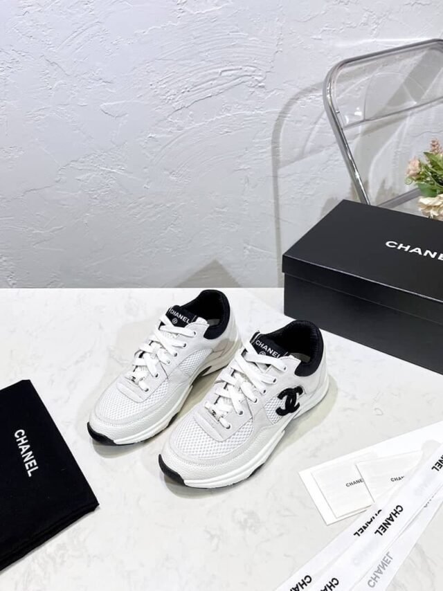 C WHITE SNEAKERS