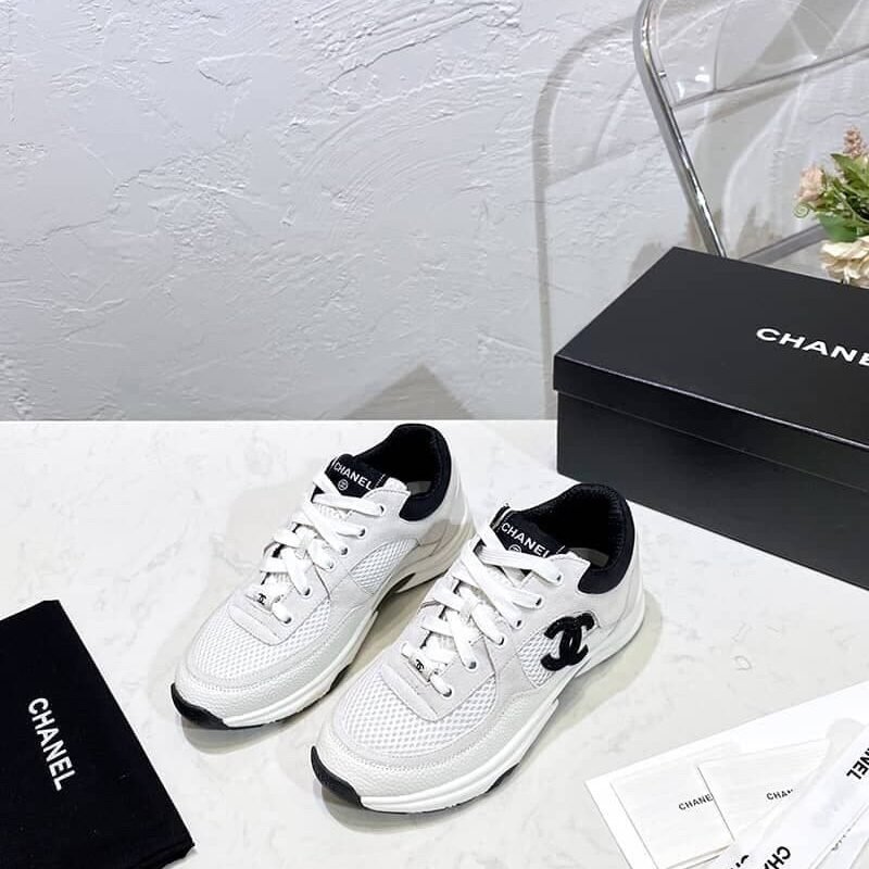 C WHITE SNEAKERS