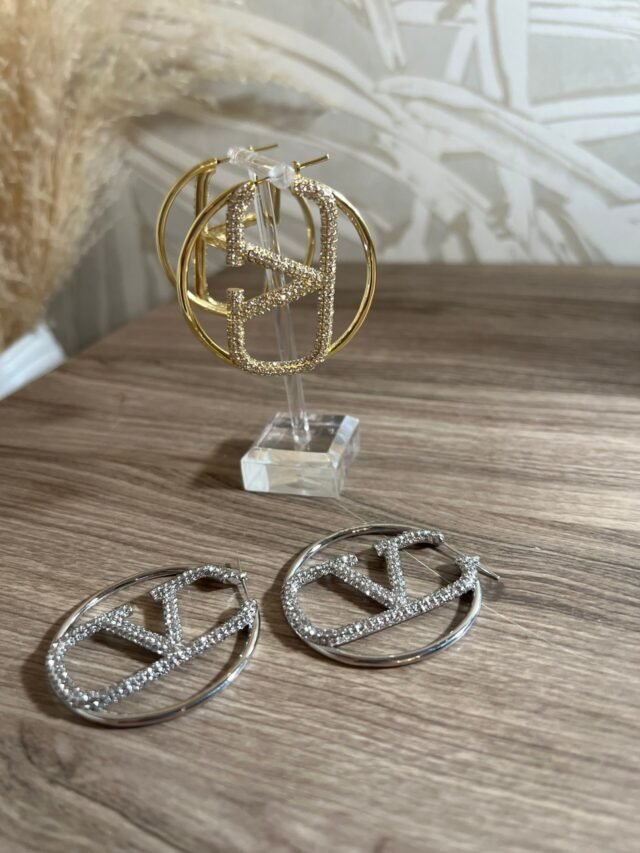 V BIG HOOP DIAMOND SILVER & GOLD