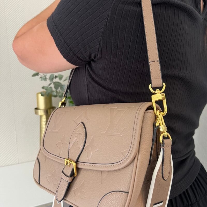 L LIGHT BROWN BAG