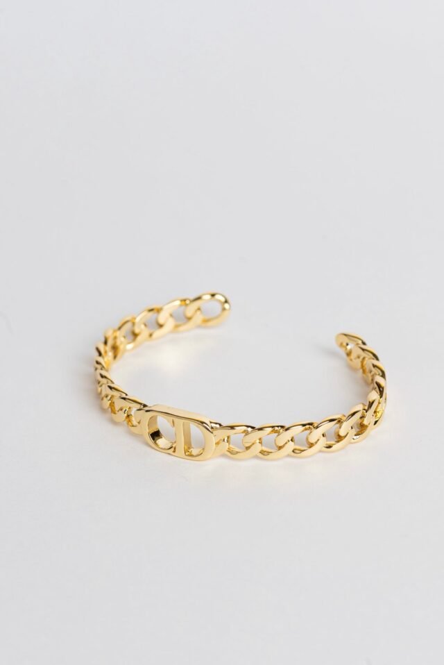 C GOLD CUBAN FINE BANGLE