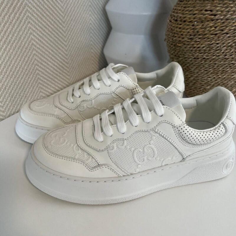 G WHITE SNEAKERS