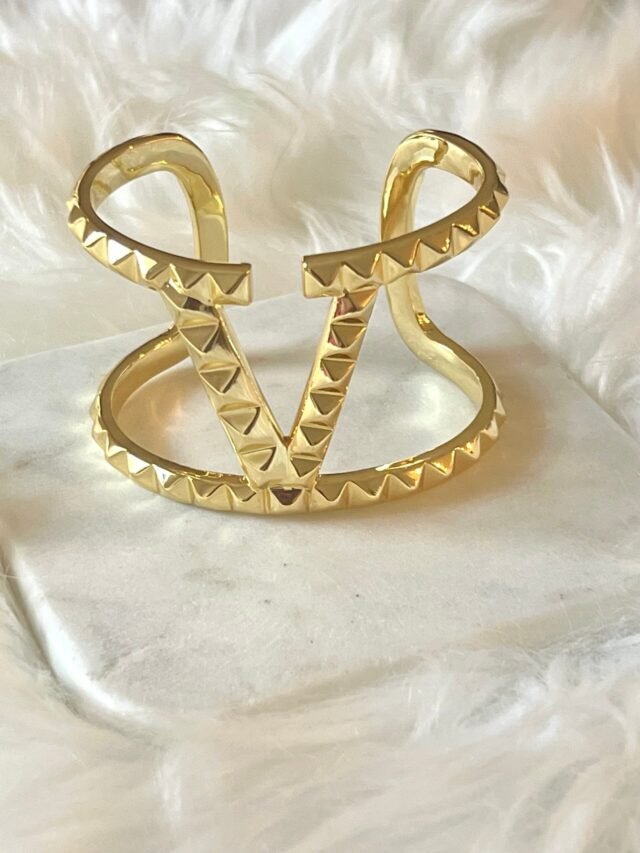 V BIG GOLD BANGLE - Image 2