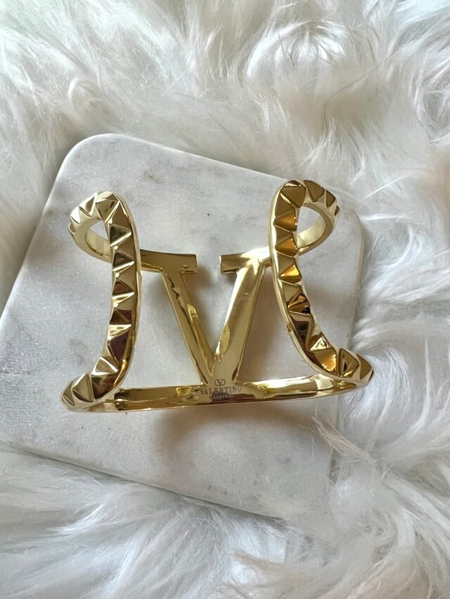 V BIG GOLD BANGLE - Image 3