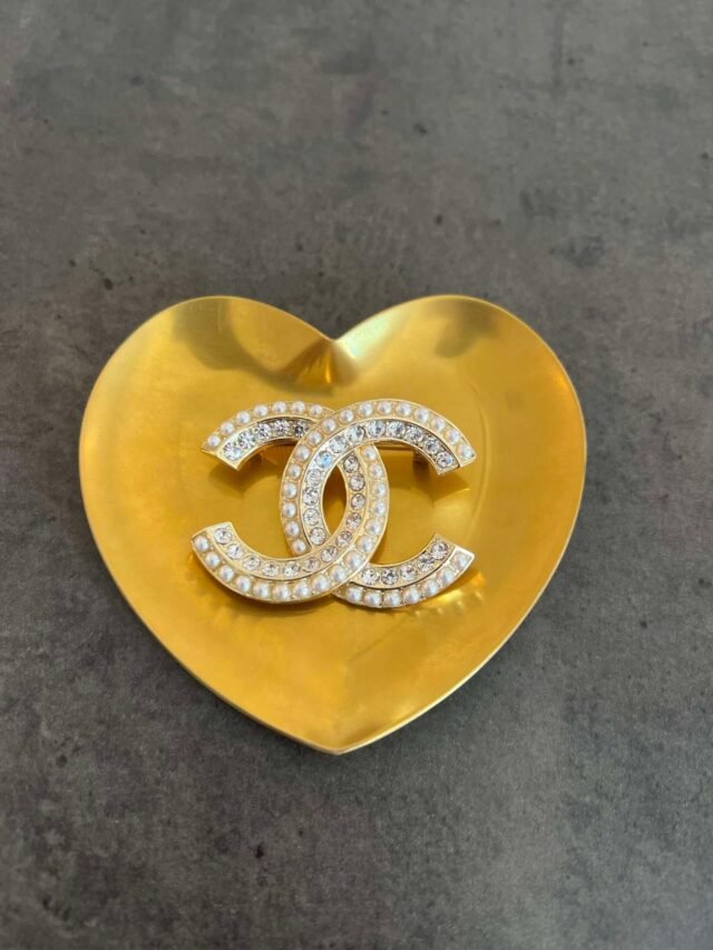 C DIAMOND & PEARL BROOCH