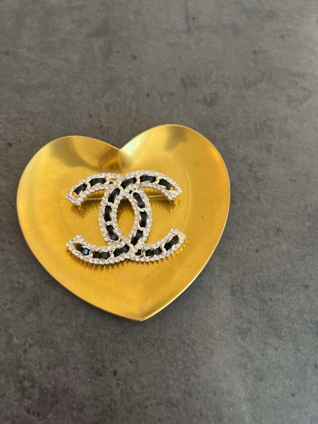 C BLACK & SILVER BROOCH - Image 2