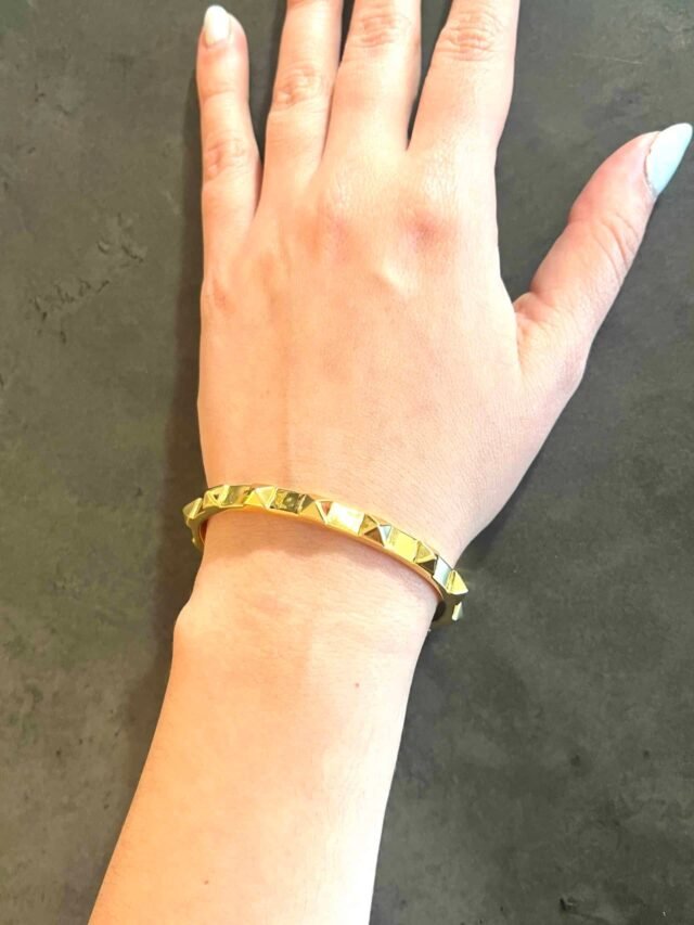 V LINK GOLD BANGLE - Image 2