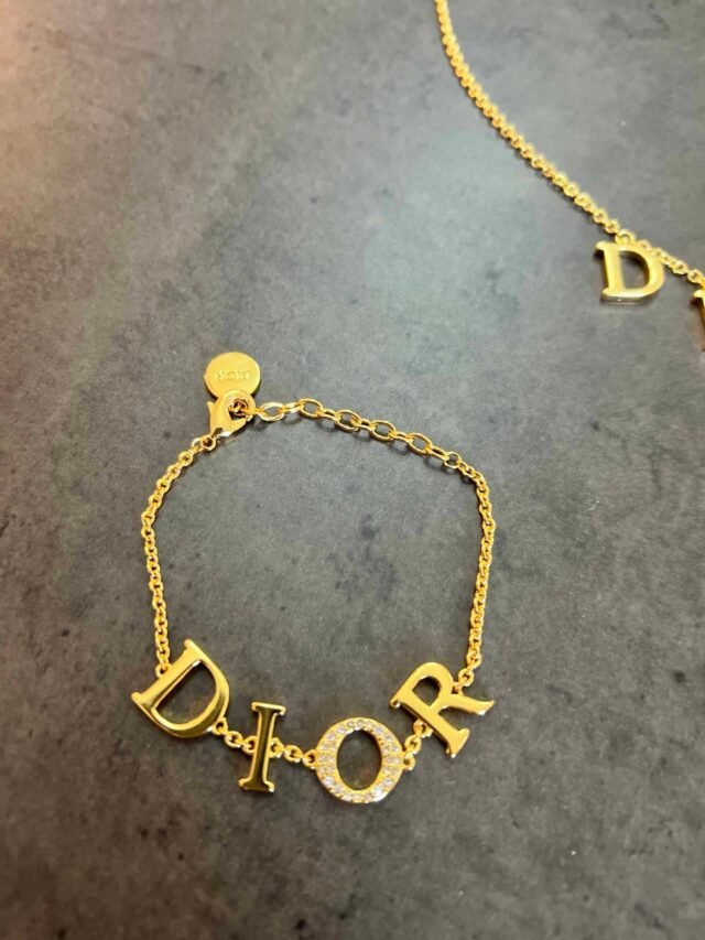 D 4 LETTER GOLD BRACELET