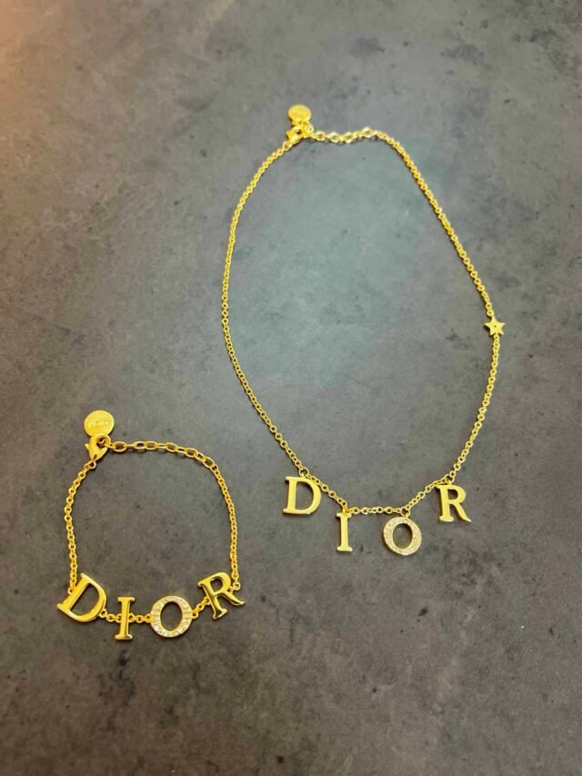 D 4 LETTER GOLD BRACELET - Image 2
