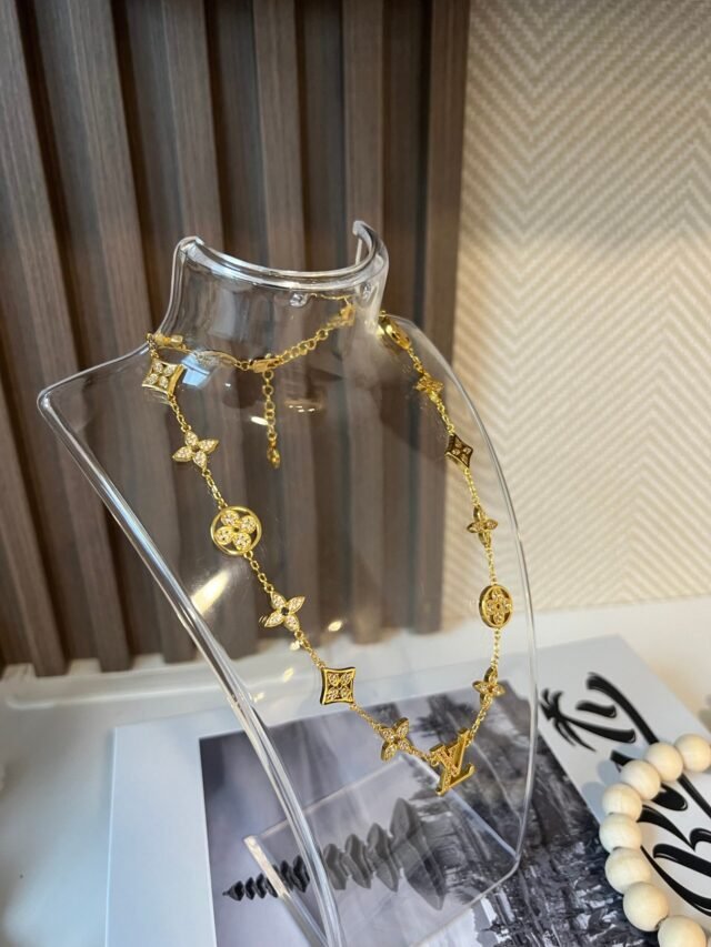 L CRYSTAL NECKLACE - Image 2