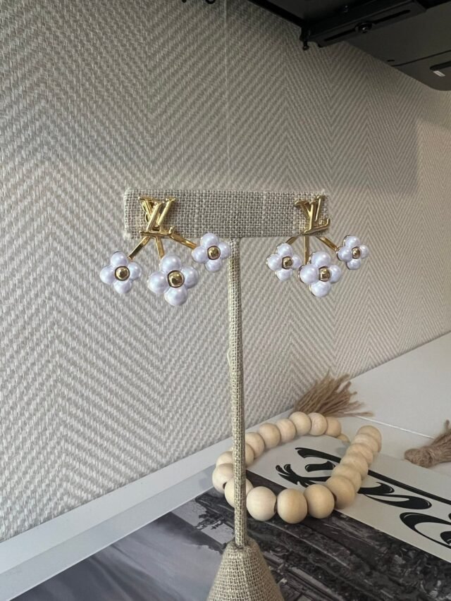 L 3 PEARL EARRINGS