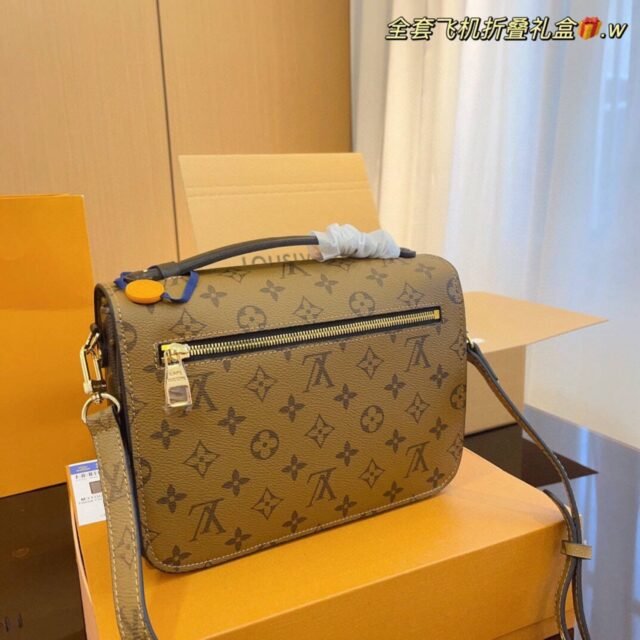 LV POCHETTE BAG - Image 5