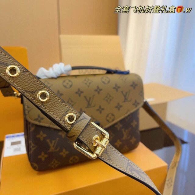 LV POCHETTE BAG - Image 4