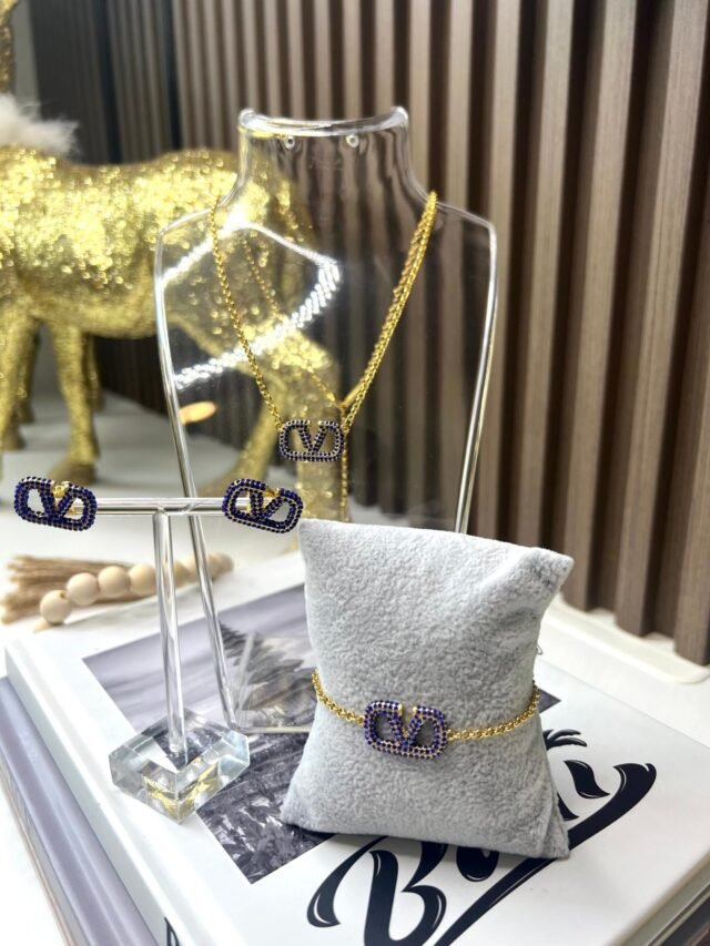V DIAMOND BLUE BRACELET - Image 2