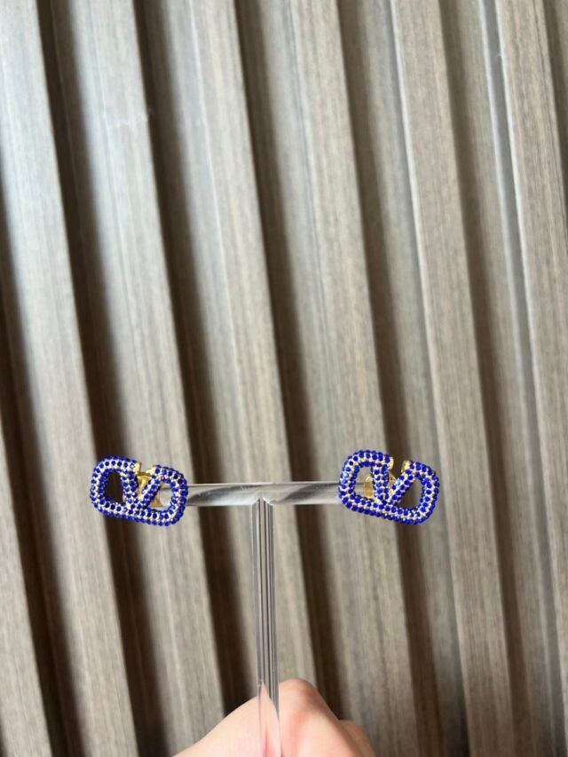 V BLUE DIAMOND EARRING - Image 2