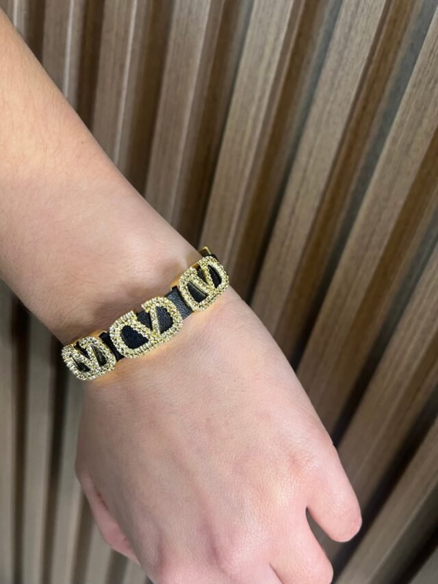 V BLACK & DIAMOND BRACELET - Image 2