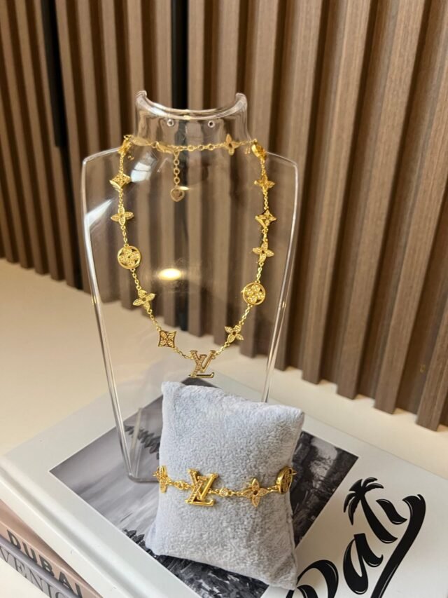 L CRYSTAL GOLD BRACELET - Image 4
