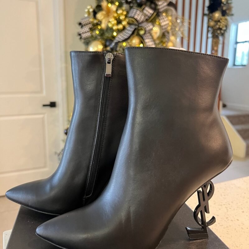 YS BLACK BOOTS