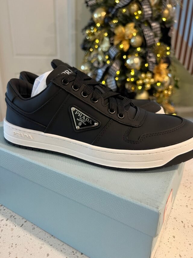 P BLACK SNEAKERS