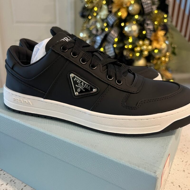 P BLACK SNEAKERS