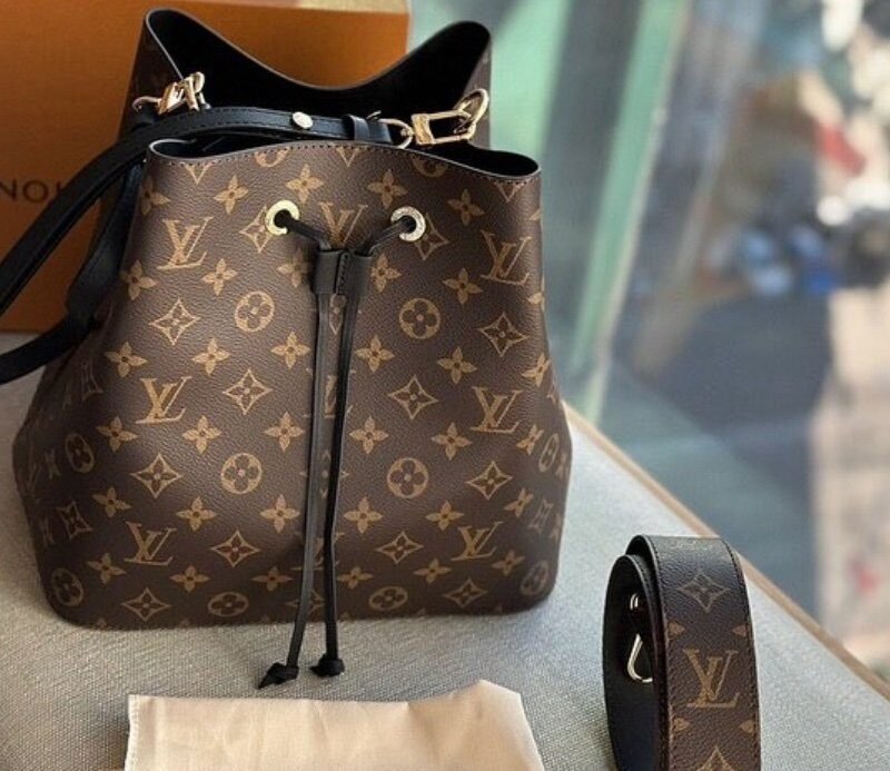 L BAG BLACK & RED