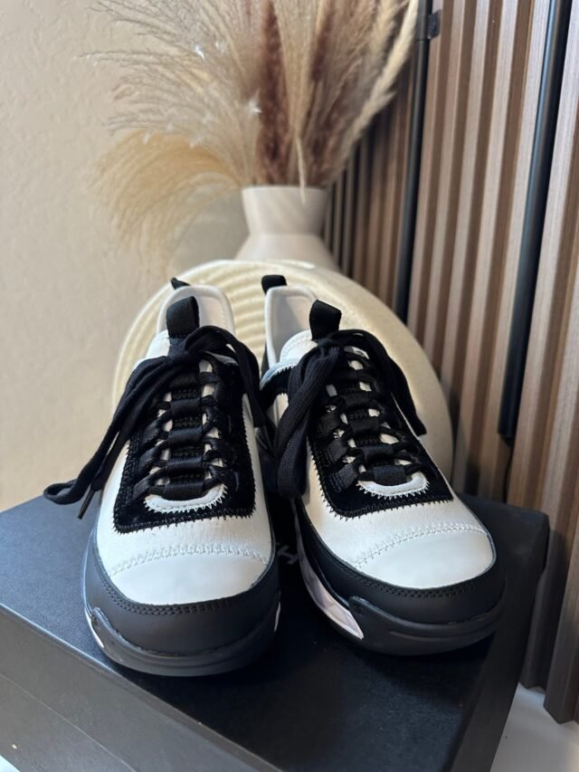 C BLACK & WHITE SNEAKERS - Image 2