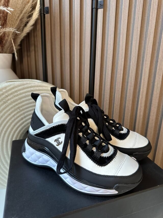 C BLACK & WHITE SNEAKERS